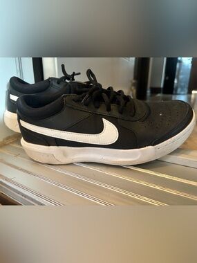Nike Black and White Low-Top Swoosh Trainers